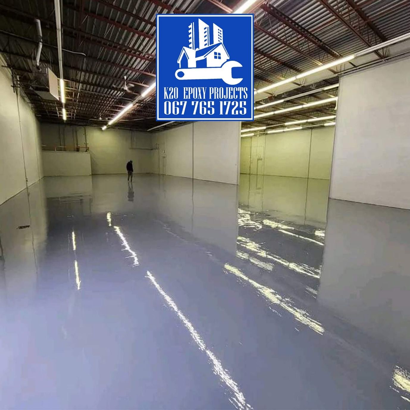 Industrial epoxy floor in a large grey hall